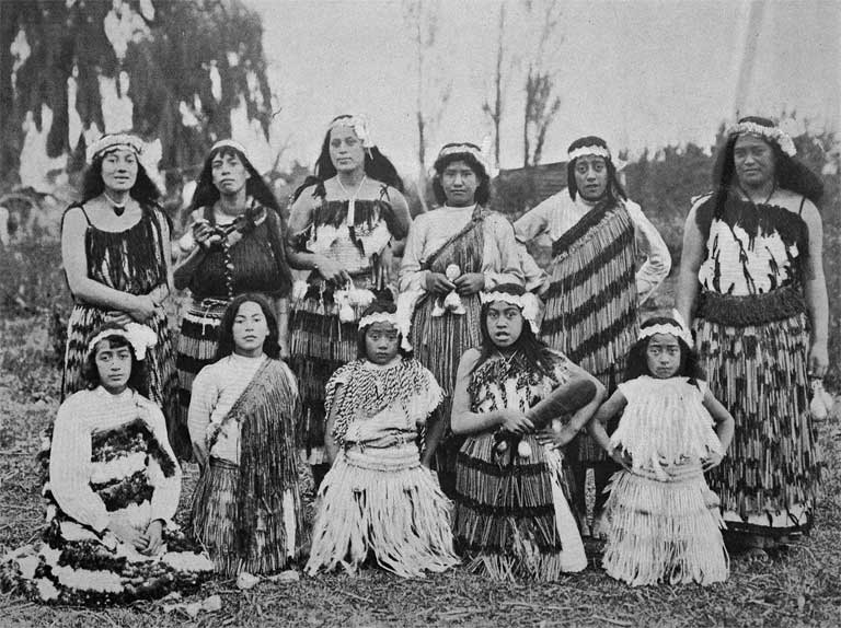 The poi dancers who entertained during the visit of His Excellency the Governor, Lord Plunket (1864-1920), to Tuahiwi Pa, Kaiapoi The poi dancers who entertained during the visit of His Excellency the Governor, Lord Plunket (1864-1920), to Tuahiwi Pa, Kaiapoi