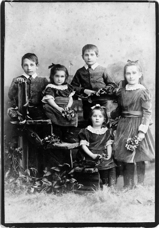Five of the six children of Thomas Jones Walker Shand Five of the six children of Thomas Jones Walker Shand