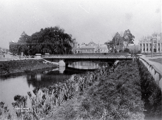 Avon River, Victoria Street Bridge with Provincial Chambers in the background Avon River, Victoria Street Bridge with Provincial Chambers in the background