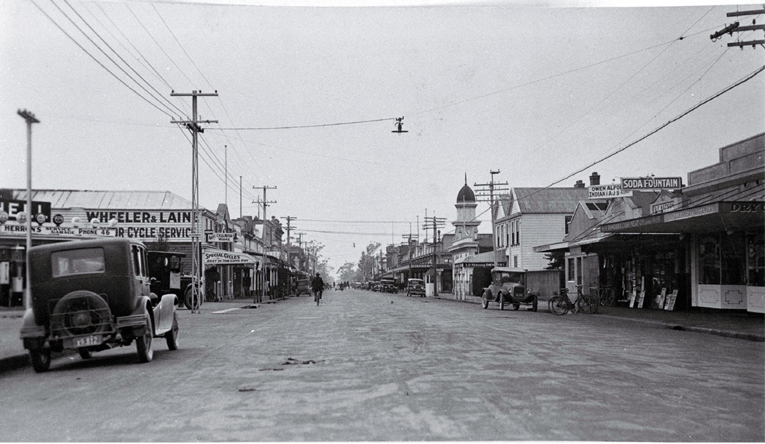 Looking east down High Street, Rangiora Looking east down High Street, Rangiora