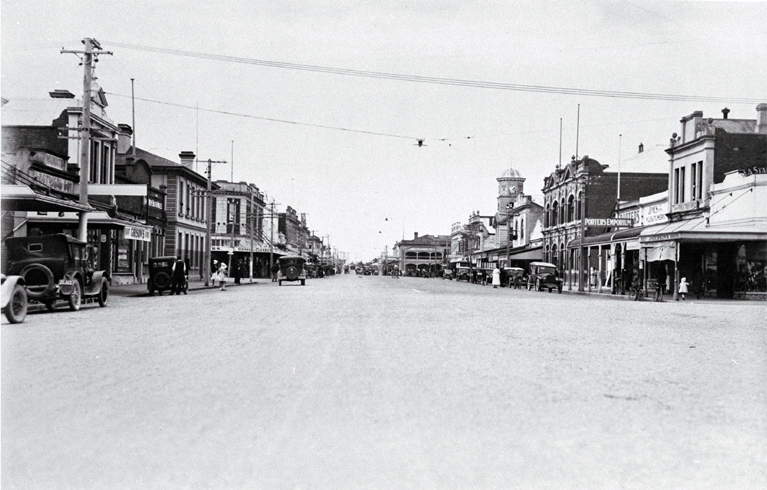 Looking north up Queen Street, Waimate Looking north up Queen Street, Waimate