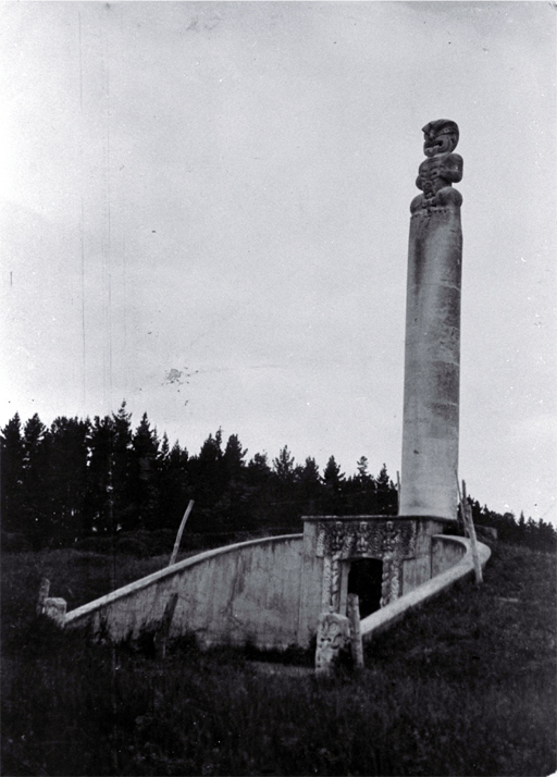 The Kaiapohia memorial to the Ngai Tahu people massacred by Te Rauparaha in 1832, also known as the Tiki The Kaiapohia memorial to the Ngai Tahu people massacred by Te Rauparaha in 1832, also known as the Tiki