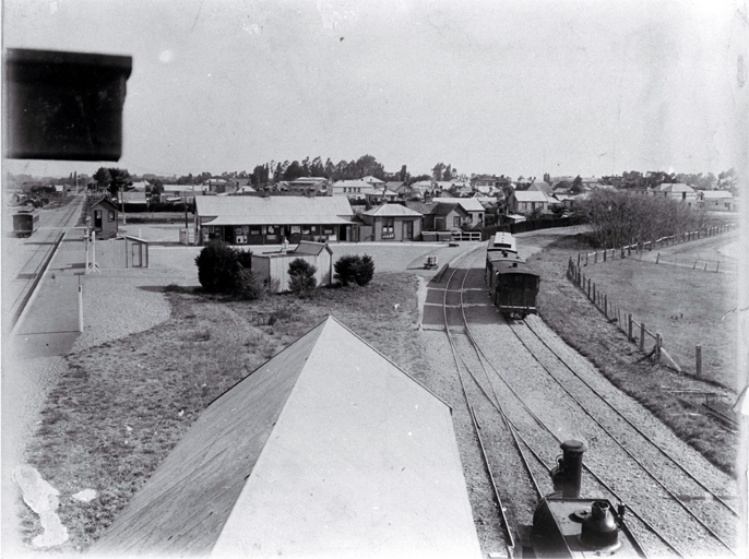 Rail junction of the main north line & the Oxford line at Rangiora, North Canterbury, with the town at centre Rail junction of the main north line & the Oxford line at Rangiora, North Canterbury, with the town at centre