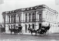 Hansom cabs stand outside the Post Office, Oamaru
