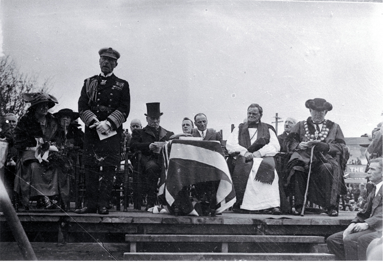 Lord Jellicoe pays tribute to the men who had answered the call to arms in his address, foundation stone ceremony, Bridge of Remembrance Lord Jellicoe pays tribute to the men who had answered the call to arms in his address, foundation stone ceremony, Bridge of Remembrance