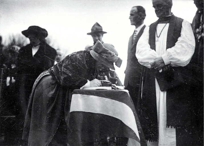 Lady Jellicoe places her signature in "The History of the Canterbury Regiment 1914-1919", foundation stone ceremony, Bridge of Remembrance Lady Jellicoe places her signature in "The History of the Canterbury Regiment 1914-1919", foundation stone ceremony, Bridge of Remembrance