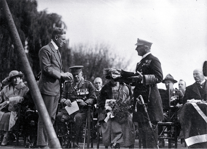 Mr Gummer, architect, presenting Lord Jellicoe with trowel and mallet, foundation stone ceremony, Bridge of Remembrance Mr Gummer, architect, presenting Lord Jellicoe with trowel and mallet, foundation stone ceremony, Bridge of Remembrance