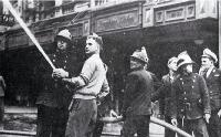 Firemen, servicemen and civilians fighting the fire