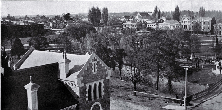 Victoria Square, Christchurch, 1910 : a panorama looking towards the north-east. Victoria Square, Christchurch, 1910 : a panorama looking towards the north-east.