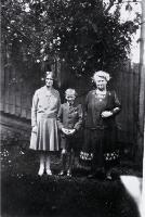 Isabella Hucks, daughter Isabelle and grandson Neville Davison