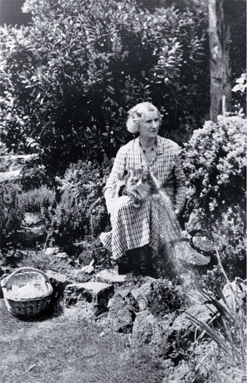 Mary Ursula Bethell (1874-1945) : poet and social worker. Mary Ursula Bethell (1874-1945) : poet and social worker.