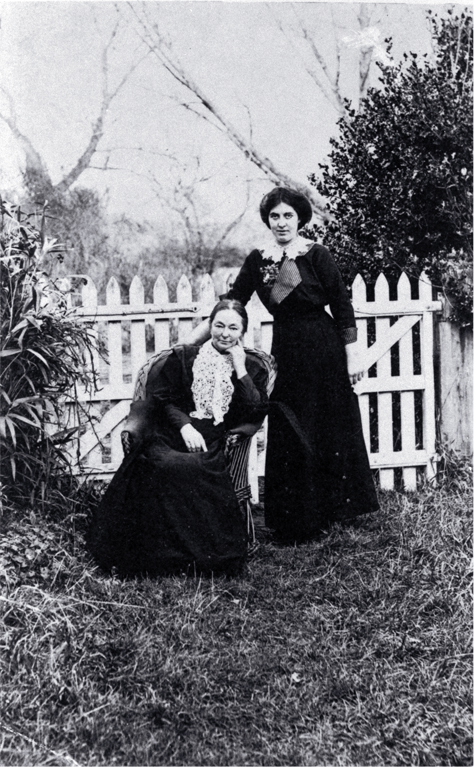Amelia Frances Rogers (1849-1928) and Ruby Inwood (b. 1888), the orphaned daughter of one of Mrs Rogers' brothers Amelia Frances Rogers (1849-1928) and Ruby Inwood (b. 1888), the orphaned daughter of one of Mrs Rogers' brothers