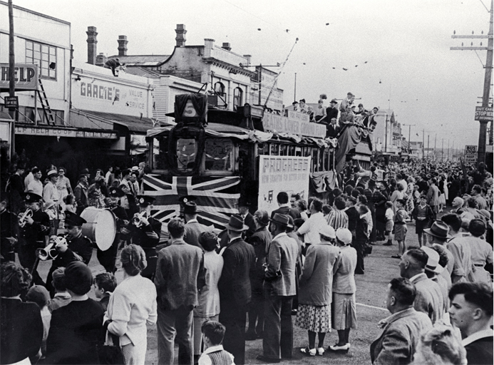 The last tram travels from the New Brighton Post Office to the pier The last tram travels from the New Brighton Post Office to the pier