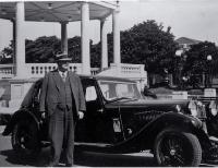 Albert Edward Armstrong (1876-1943), Manager of T.J. Armstrong & Co., corner of Colombo and Armagh Streets and also 126-132 High Street, Christchurch