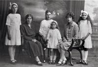 Florence Henrietta Mahomet (wife of Icecream Charlie) and children