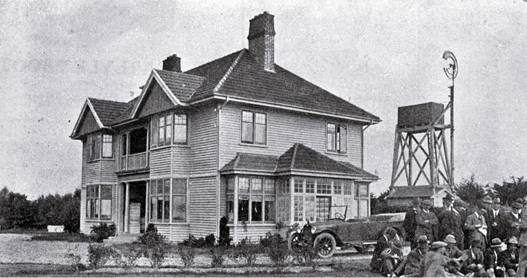 The demonstration farm headquarters at Avonhead for returned soldiers at the new soldiers' settlement near Avonhead, Christchurch The demonstration farm headquarters at Avonhead for returned soldiers at the new soldiers' settlement near Avonhead, Christchurch
