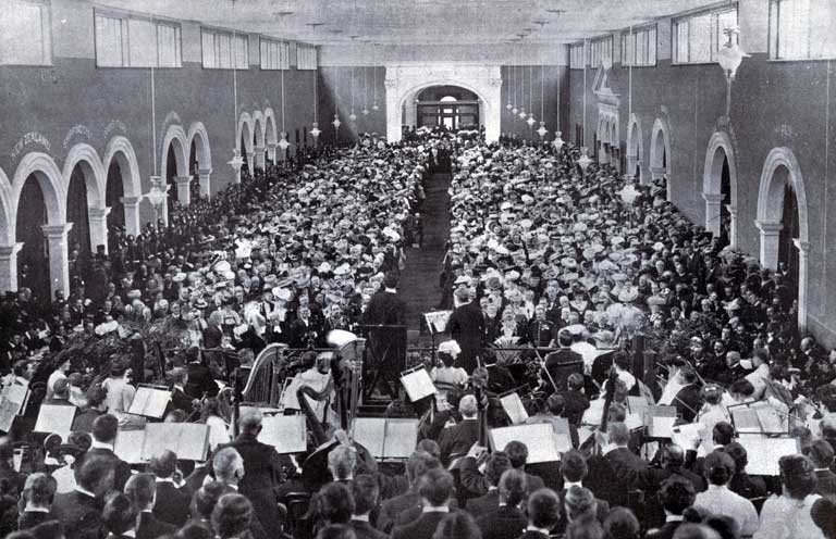 A view of the audience in the main hall during the performance of the ode A view of the audience in the main hall during the performance of the ode