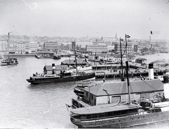 Shipping at the Queen Street Wharf, Auckland Shipping at the Queen Street Wharf, Auckland