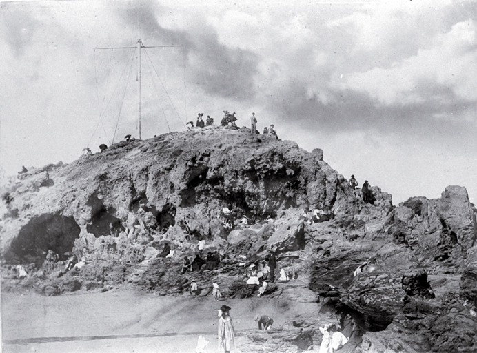 Families on the beach below the mast & yard-arm, Sumner beach, Christchurch Families on the beach below the mast & yard-arm, Sumner beach, Christchurch