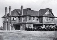 The opening ceremony of the Girls' Hostel, Christchurch Technical College, Sullivan Avenue, Woolston (now Opawa)
[29 Apr. 1913]