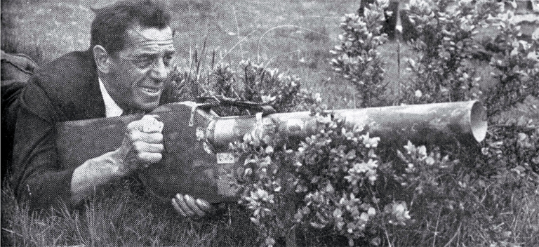 Homeguard manoeuvres : a demonstration of a dummy machine-gun Homeguard manoeuvres : a demonstration of a dummy machine-gun