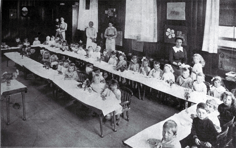 The Montessori system in operation at the Sunbeam Kindergarten at St Albans 
