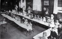 The Montessori system in operation at the Sunbeam Kindergarten at St Albans 