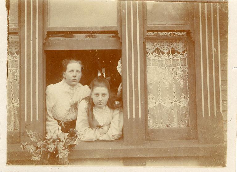 Maidie & Dorothy at “Hillwood” Maidie & Dorothy at “Hillwood”