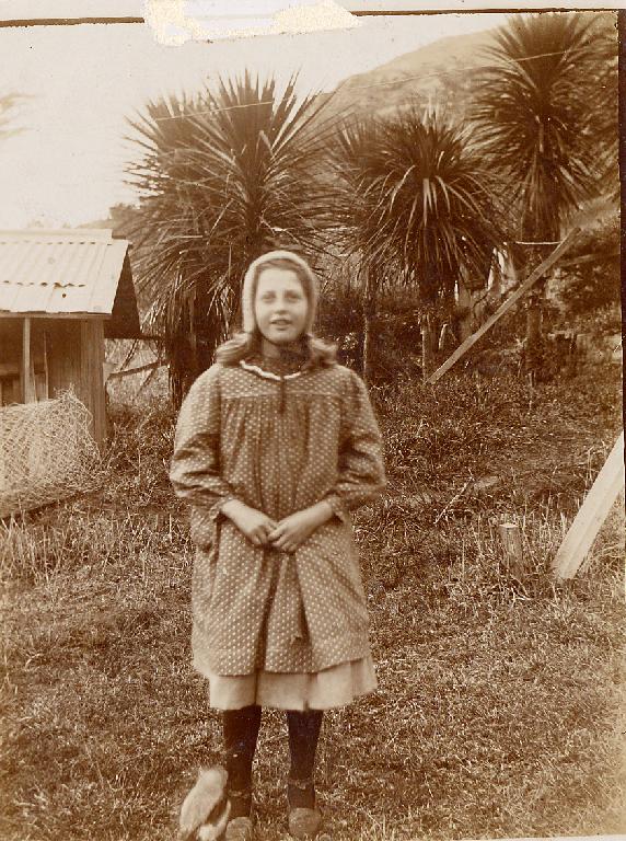 Dorothy Gimblett - August 1907 - at Mcdowell's (10 1/2) Bridle Path Road, Heathcote - note pet magpie. Dorothy Gimblett - August 1907 - at Mcdowell's (10 1/2) Bridle Path Road, Heathcote - note pet magpie.