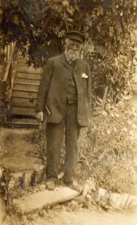 William Gimblett - “Hillwood” - on his way to church - died June, 1913 - Dorothy was 16. William Gimblett - “Hillwood” - on his way to church - died June, 1913 - Dorothy was 16.