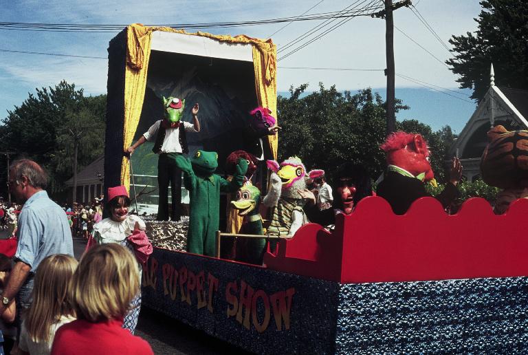 Puppet Show float Puppet Show float