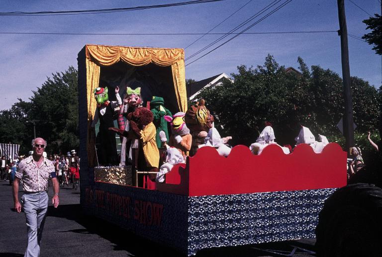Puppet Show float Puppet Show float