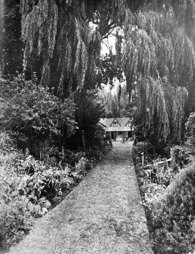 The path leading to Sir John Hall’s house at Hororata. The path leading to Sir John Hall’s house at Hororata.