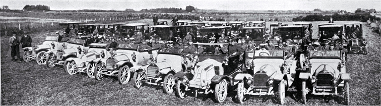 No. 1 Company, New Zealand Territorial Engineers leaving their camp at Marshland for Christchurch in taxicabs and motor cars No. 1 Company, New Zealand Territorial Engineers leaving their camp at Marshland for Christchurch in taxicabs and motor cars