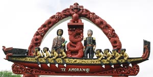 Lintel, carving detail at the gateway entrance to Nga Hau e Wha National Marae.