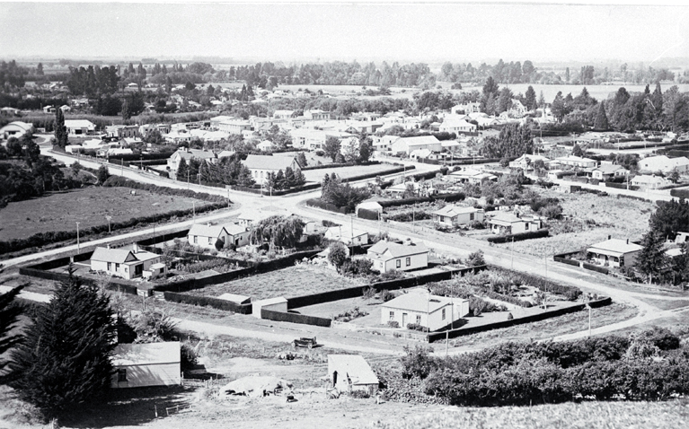 A view of Geraldine from the western hills, a popular spot for views of the Canterbury Plains A view of Geraldine from the western hills, a popular spot for views of the Canterbury Plains