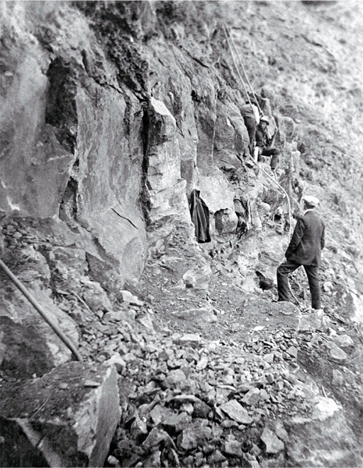 Construction of the road at Morgan's Valley, Heathcote, Christchurch 