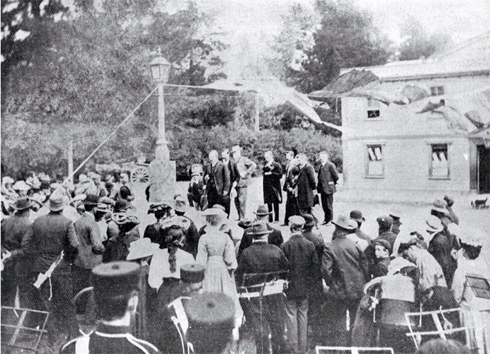 Seddon memorial service, Cheviot : a general view of the proceedings. Seddon memorial service, Cheviot : a general view of the proceedings.