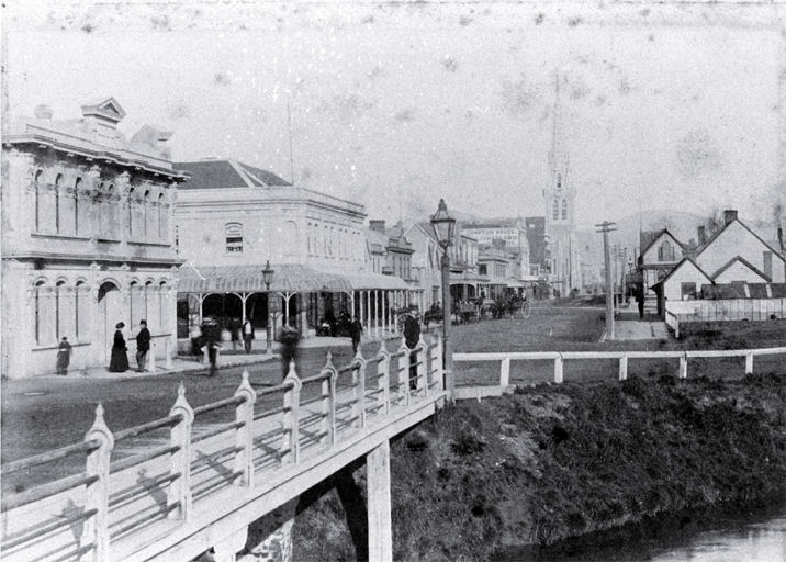 View from Colombo Street bridge looking south to the Cathedral : at left is the Oxford Hotel & at right is Market (Victoria) Square. View from Colombo Street bridge looking south to the Cathedral : at left is the Oxford Hotel & at right is Market (Victoria) Square.