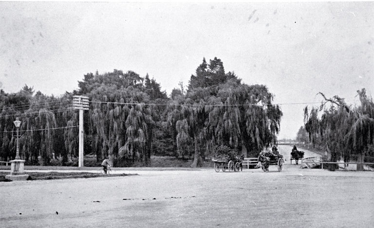 Intersection of Park Terrace, on the left, and Park Road (now Harper Avenue) : horse-drawn wagons are shown crossing the Carlton bridge into Park Road. Intersection of Park Terrace, on the left, and Park Road (now Harper Avenue) : horse-drawn wagons are shown crossing the Carlton bridge into Park Road.