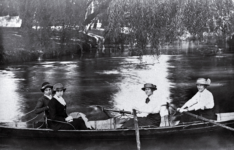 Women rowing on the Avon River, Christchurch Women rowing on the Avon River, Christchurch